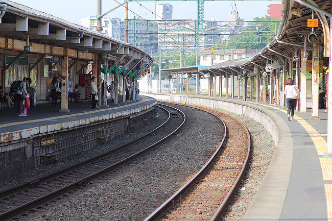 博多へはJRで行きます。<br />その途中、折尾駅で前から気になっていた「アレ」を買い求めましょう。