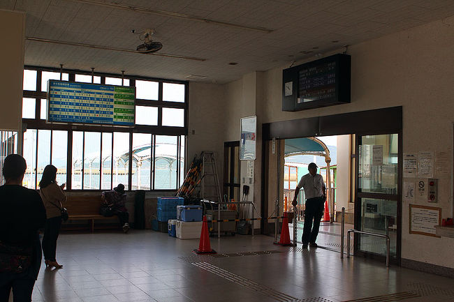 この日は平日で1時間に一本、船が出ていました。