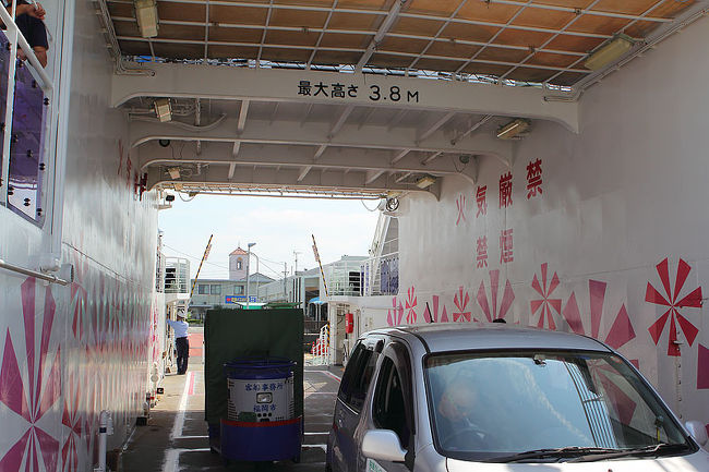 船はフェリー。もちろん自転車も積み込めます。