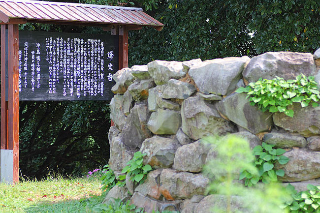 狼煙台。防人の時代、敵が見えたら煙を炊いたそうです。