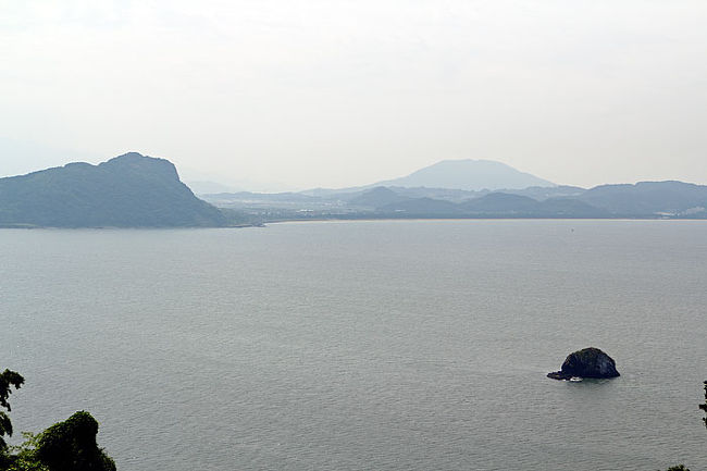 糸島方面。結構急峻な断崖がありそうです。