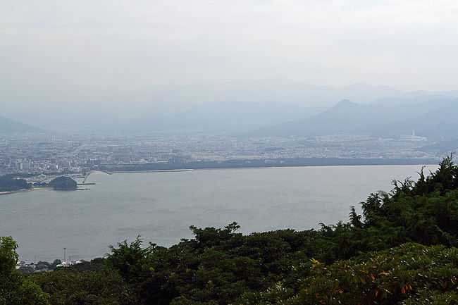 展望台からの眺めは・・・<br />福岡市の西の松林。