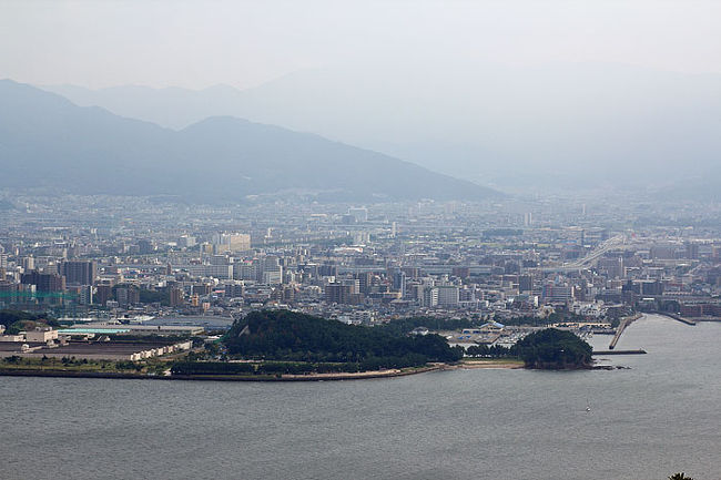 能古島の対岸の福岡市西区。団地がたくさんあります。