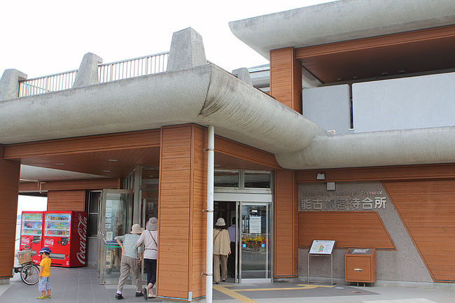 ほぼ満員のバスで再び船着き場に戻ってきました。