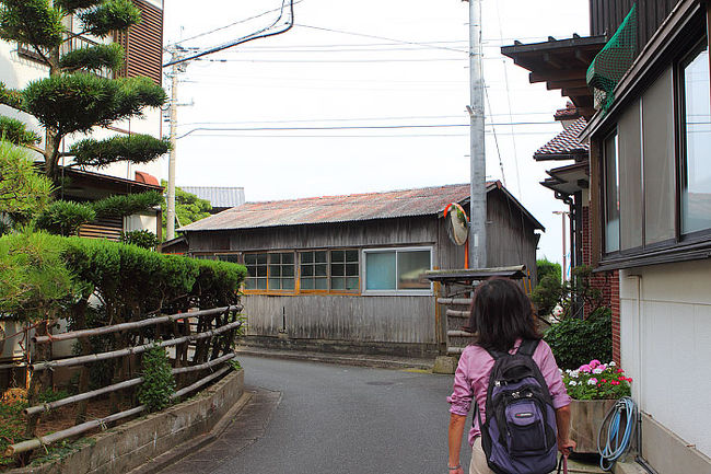 能古島の街並み。島の人によるとこの島にはドロボーはいないそうで。カギをかける必要もないそうです。