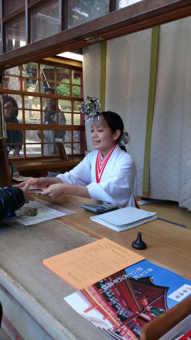 特別参拝の受付をする神輿さん