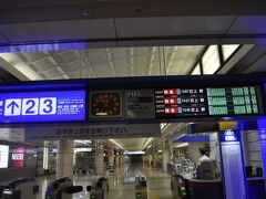 　成田空港での入国手続きはあっという間でした。
　カバンひとつなので、税関もスルー、航空機降りてから15分くらいで入国完了です。
　予定より一本早い13:07発京成本線特急に乗ります。