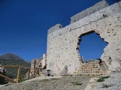 「ベラ・クルスの庵（Ermita de la Vera Cruz）」

古城跡というより、廃墟。

