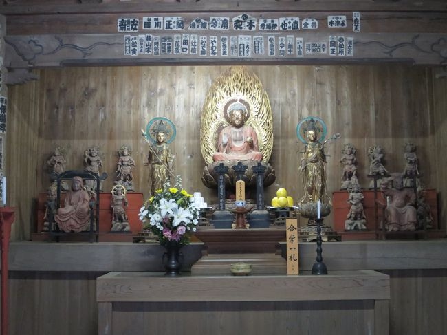 海蔵寺仏殿（薬師堂）<br /><br />海蔵寺の本尊薬師如来は薬師堂に安置されています。<br />日光菩薩、月光菩薩、十二神将に守られて座しています。<br />海蔵寺の本尊薬師如来の胎内には胎内仏が収められています。<br />胎内仏を拝めるのは６１年ごとだそうです。