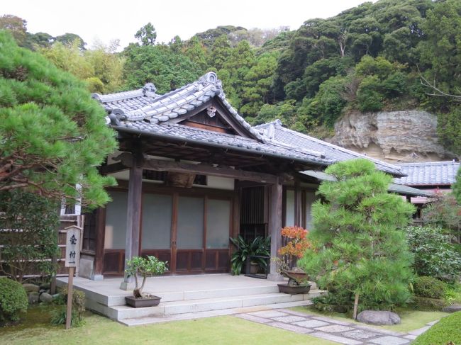 寿福寺庫裏<br /><br />その奥には寺務所があり、御朱印の受付もしています。<br /><br />