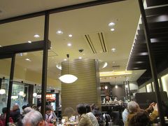 京都駅新幹線改札内にて。Ｃａｆｅ　ＫＯＴＯで夕飯にする。