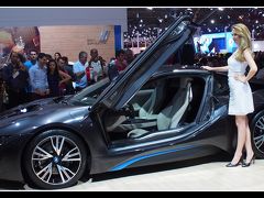 BMWi8です。エコカーですが、スタイルは最高です。何と言っても「ガルウィング」がぁぁぁ!!!