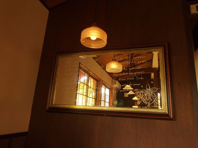 駅前でレンタサイクル1,000円を借りて出かけます。レンタサイクルのお店は周辺に幾つかあるみたいです。アップダウンが多いので、電動サイクルがお勧めです。<br /><br />朝食は飛鳥駅前で。<br /><br />コッコロ　カフェ<br />http://tabelog.com/nara/A2903/A290303/29000841/