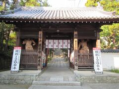 六十六番雲辺寺と六十七番大興寺は愛媛の時に納経してあるので、六十八番神恵院と六十九番観音寺からスタート。
観音寺駅から2km。
一寺二霊場で、読経4回は結構大変。