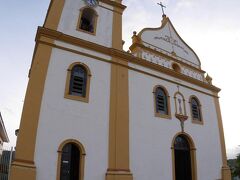 町のシンボル教会『Nossa Senhora do Pilar』

ブラジルはキリスト教徒の国なので、どこの町でも教会を中心に町並みが形成されています。