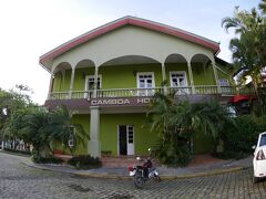 今回、宿泊したホテル『Camboa Capela Hotel』。

住所:Rua Valle Porto, 208, Antonina (Parana), 83370-000, Brazil

値段：Ｒ＄９５（≒４３００円/泊/朝食込）