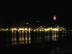 そろそろ帰ろうかとも思いましたが、夜の江ノ島はどんな感じなんだろうと気になり、再び江ノ島へ。
昼は数回訪れたことがあるのですが、夜ははじめてです。