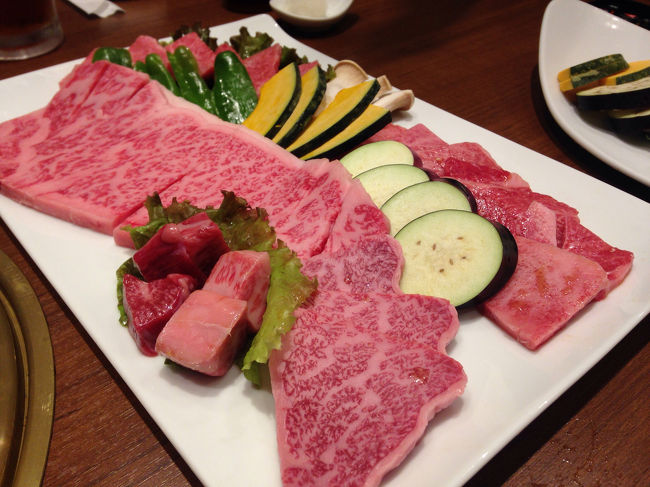 ホテルのシャトルバスにて、高山駅へ。<br />安いプランなので食事がついてないのです。<br />JAひだぐるーぷ直営の、味蔵天国さん。 <br />飛騨牛をたっぷり頂きました。<br />働いてて良かったねーなんて言いながら！