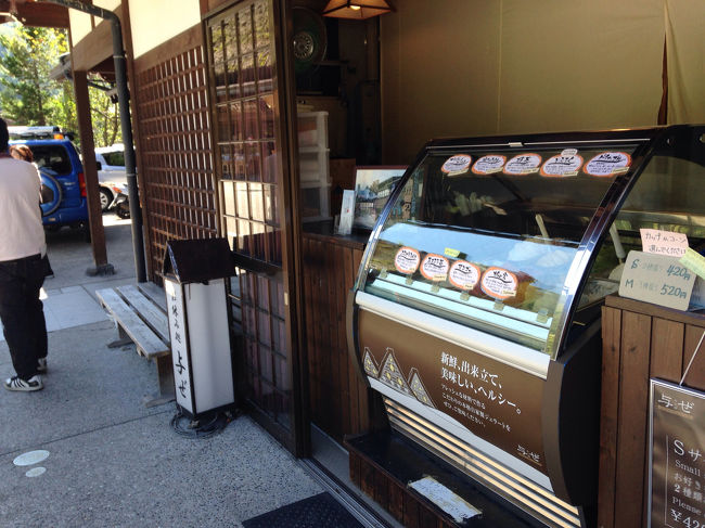 お肉食べたらデザートを食べなきゃね！<br />ってことでジェラートのお店を発見。<br />ここで食べたらどぶろく味がとっても美味しかった！