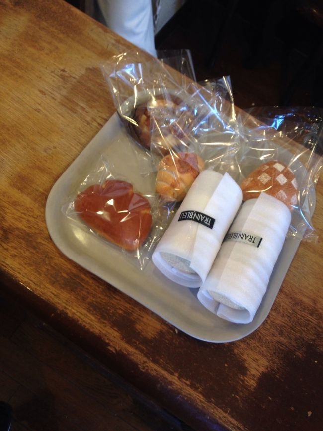 NHKにもでて、何処かの世界コンテストでも優勝したパン屋さんなんだって。<br />食べやすいパンが多く、ぺろりと頂きました。<br />絶えず入場制限してる様子で、パンは殆ど選べなかったのが残念。