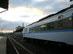 まりも号に乗るのは去年の10月以来約1年振り、混雑することはないだろうと自由席にしていましたが途中駅からでも簡単に並び席を確保出来ました。札幌から網走へのオホーツク号、稚内への利尻号といずれの夜行もこの3月ついに臨時列車化されてしまったこのご時世、まりも号も安泰では無いのだろうなと思わされます。