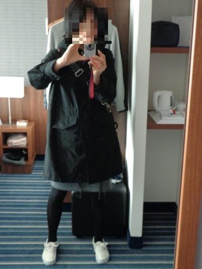 初めての自撮り（笑）。寒いのを期待（？）していたのですが，この日はかなり暖かく，薄手のカシミアセーターにユニクロのボアスウェットスカート，ライナーを外したコットンのモッズコートにウールのストールって恰好だったんですが，正直暑かったです。でも現地の人ってダウンとか着ていたりしたんですよね。その下が半袖のＴシャツのみとか？