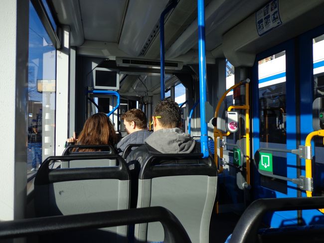 中央駅前のＧＶＢの案内所で４８時間用オーバーチップカールトを購入して，いざトラムへ。アムステルダムのトラムは案内もはっきりしていて判り易いです。