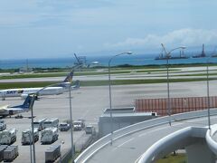 お腹も一杯になったので空港へと戻りました。
那覇空港ではすでに沖合に埋め立てをして拡張工事が進められていました。

