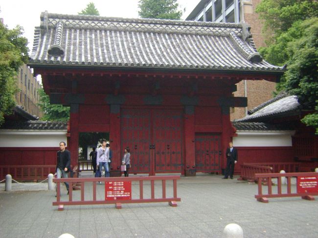 <br /><br />　　東大の赤門です。相方が取り敢えず目指した大学。<br /><br /><br />　　よせてもらえなかったけど。<br /><br /><br />　　未練がましく東大続きます。　