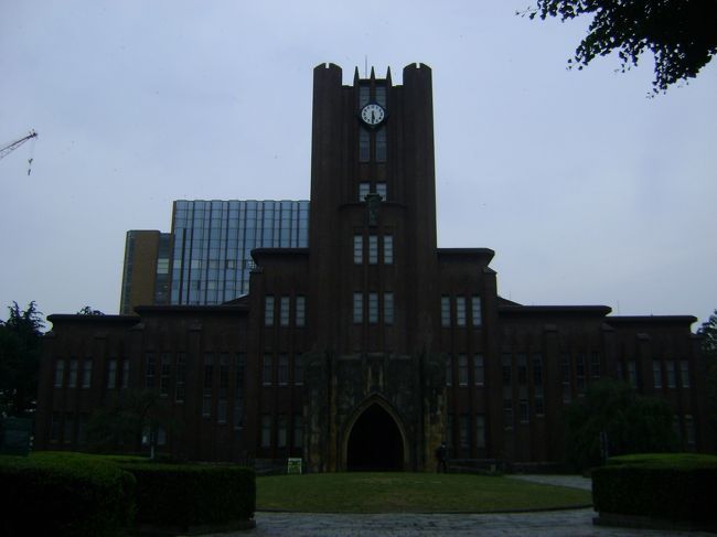 <br /><br />　　安田講堂。権威のシンボル。<br /><br /><br />　　ず〜〜〜っと前、学生運動で占拠されたな。