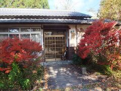 　飯田高原にある筌ノ口温泉の自炊民宿と湯治の宿「山里の湯」に着きました。
　