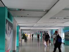 初!!高雄空港に到着♪
松山空港に雰囲気が似ています。
