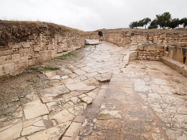 古代ローマ遺跡が残るドゥッガ