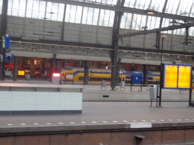 さようならアムステルダム中央駅。