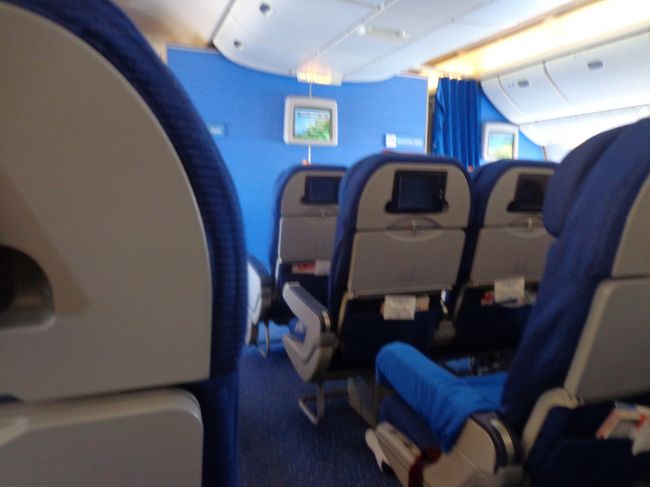 前日に、エコノミーコンフォート席を購入していました。空いていました。ぜも、行きは見事に満席でしたが、帰りはエコノミーも少し空席がありました。