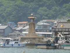 『鞆の浦』の有名な観光スポットは、何も『福禅寺 対潮楼』からの眺めだけではありません！
この『常夜燈』がある光景も、その双璧ともいうべき、素晴らしい光景で、思わず江戸時代にタイムスリップしたかのような感覚を味あわせてくれました。