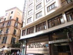 マラガのホテル「ドン クーロ（Don Curro）」
　http://www.hoteldoncurro.com/en/


カテドラルから徒歩１０分弱、
マリーナ広場の近くにあるホテル　ドンクーロへ。

