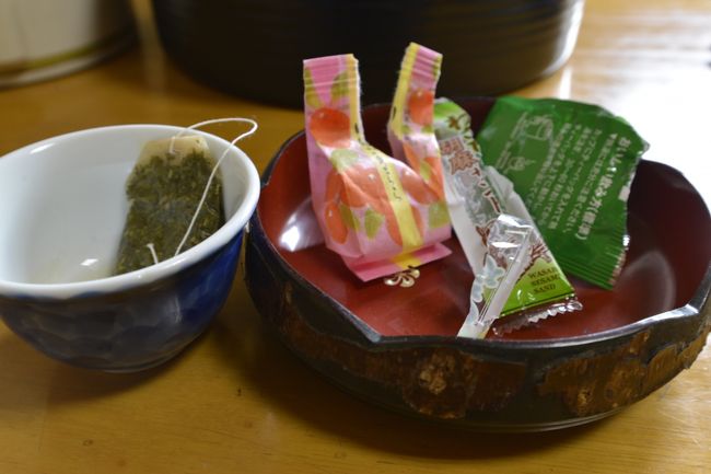 お茶菓子もいただきました。<br />安いわりに食事も良くおすすめ宿