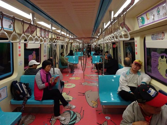 一番列車は「移動美術館」らしい