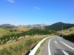 さて、快適な道の先に、阿蘇の山並みが近づいてきました！
