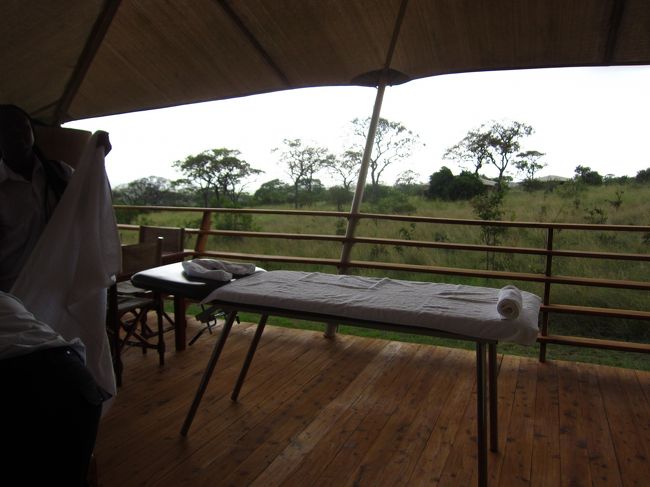 あらかじめ16時から2名でマッサージの予約を入れておきました。<br />時間通りお部屋にセッティング。<br /><br /><br />予約時、施術者は男性・女性どちらが良いか聞かれたので<br />2名共、女性にお願いしました。