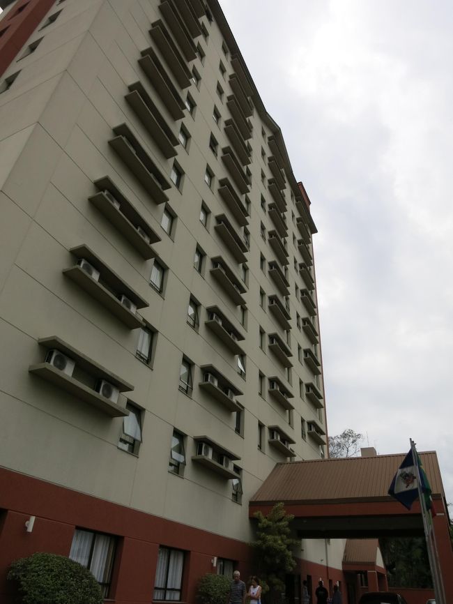 本日のお宿は、Comfort Hotel Joinville　です。<br /><br />部屋はビジネスホテルという感じで、少し野暮ったいですが、清潔で安いです。<br />