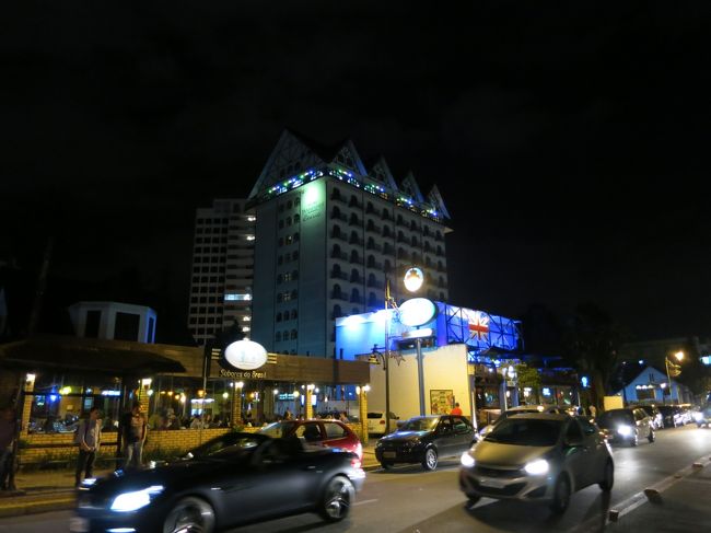 ジョインヴィレは特に観光資源は無いですが、ホテルは数が多くて安い、バーやレストランが結構充実しています。<br /><br />空港もあり、ブラジル各地と結ばれています。特に週末、フロリアノポリスやナベガンテスの空港の便に空きがない場合も、ジョインヴィレは比較的空いているようです。