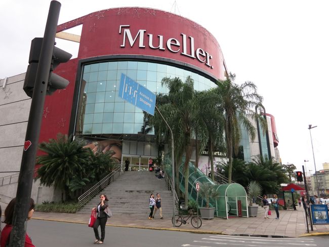 町の中心に、ショッピングセンター（Shopping Mueller Joinville）があります。<br /><br />この近くに、ホテルやレストランが集中しています。