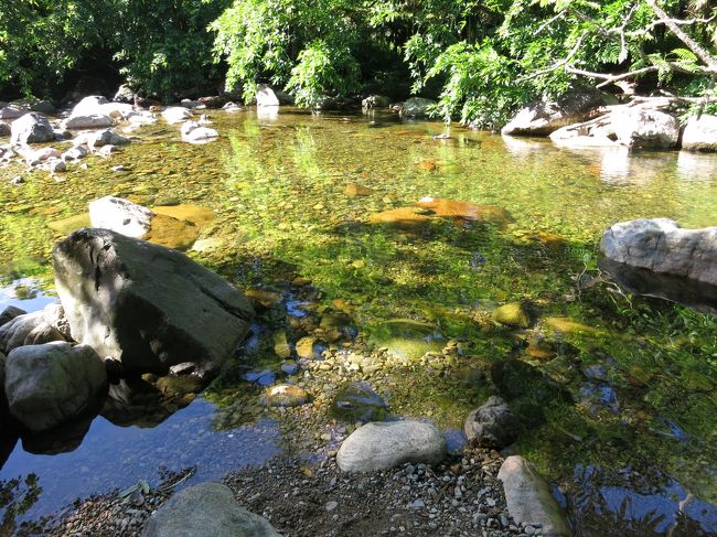 レストランの横には綺麗な川（Rio Três Barras）があります。
