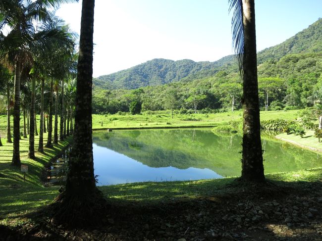 橋の向こうも田舎の風景が拡がっています。<br /><br />キャンプ場もあり、キャンプしている人達もいました。しかしこんな電気もないところで、よくキャンプしますよね。