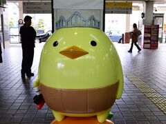 松山駅にはバリィさんの置物がε(*´･∀･)з
全国的にも有名なキャラなので流石に知っていました
こちらも記念に1枚、和みますｗ

ちなみに松山駅、Suica所かICカードが使えないだってｗｗｗ
機械式の改札？もありませんでした
松山駅って東京で言う東京駅みたいなポジションの駅じゃないの・・・
今時珍しい有人改札の駅でした
まあ、どっちにしろ下灘駅が無人駅なので
Suicaを使うつもりはなかったので良いですが・・・・