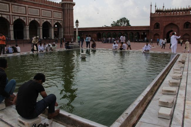ここで口をゆすぐ勇気はなかった。