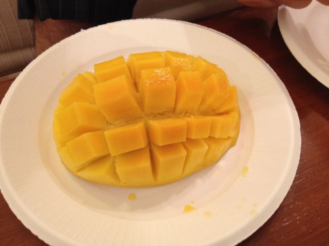 冷やして夜食べてみました。<br /><br />1個しか買わなかったことを後悔しました。<br />すごく甘くて美味しかったです。<br /><br />明日は帰国〜。疲労が限界〜。