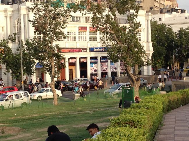 サリーに特に興味がないのと、客引きがうるさいのと暑いので機嫌が悪くなってきたのでこのあたりで地下鉄に乗って帰ります。